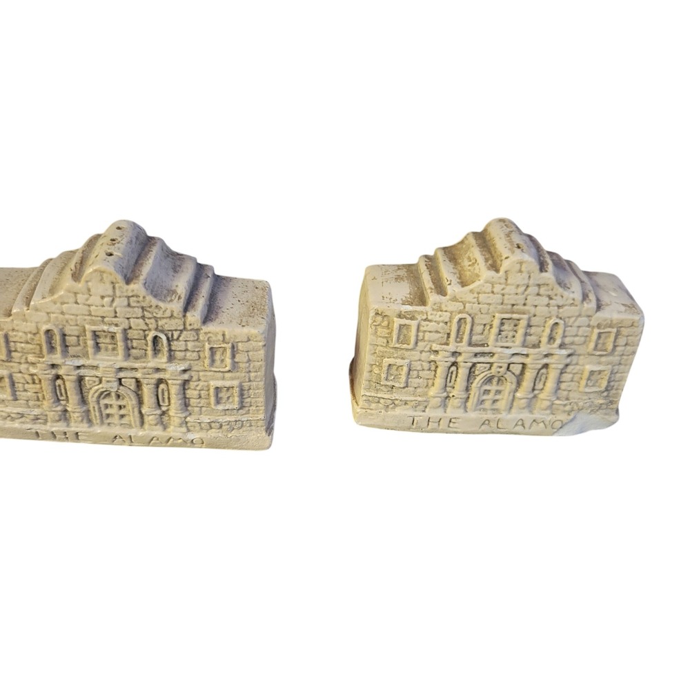 Vintage The Alamo San Antonio Texas Souvenir Salt and Pepper Shakers Set Corks